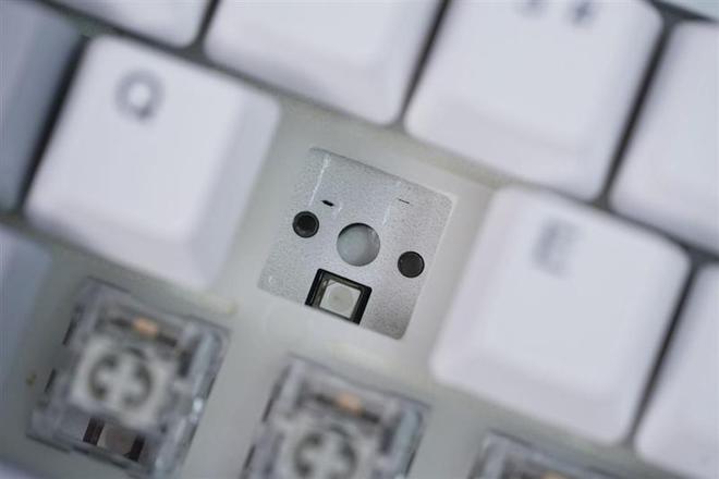 -75评测：7层填充造就的无线客制化新标杆J9国际集团三模客制化 雷柏V700DIY(图8)